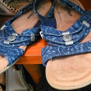 Denim Minnetonka sandals size 8N I believe the N is narrow